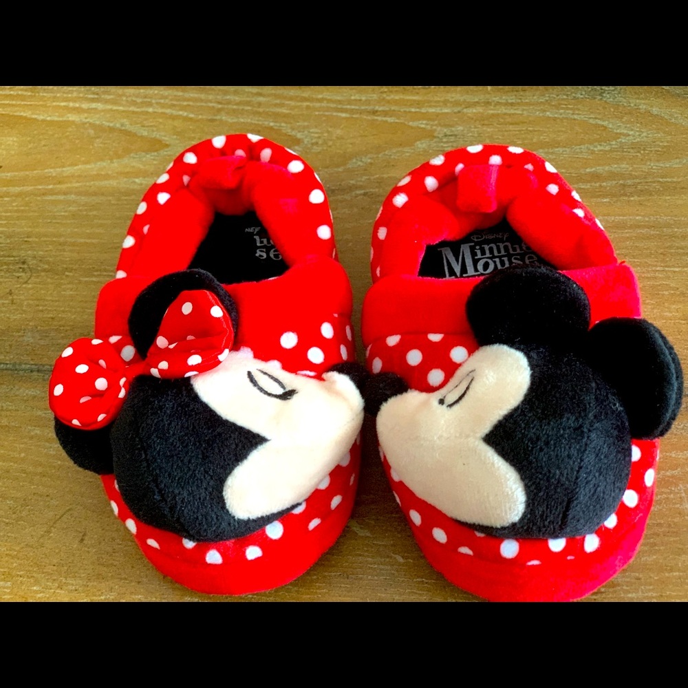 Red and white Minnie & Mickey Mouse polkadot slippers size 5-6,New without tags.